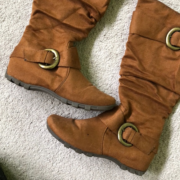 Brown boots - Picture 2 of 2